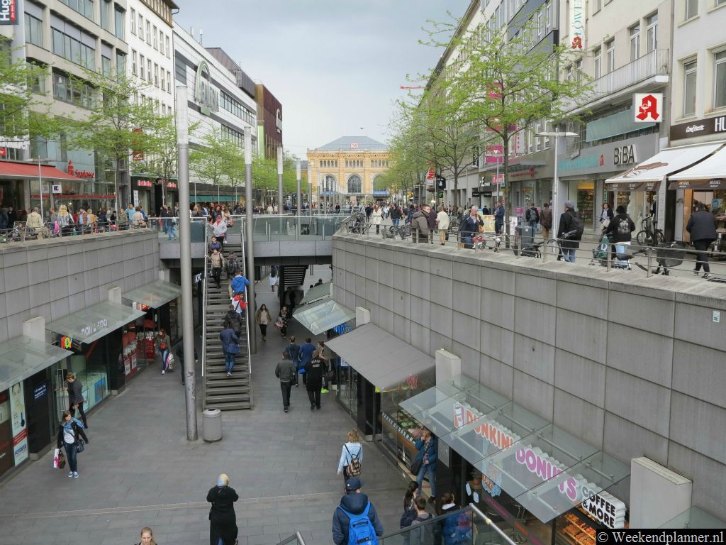 In de binnenstad van Hannover zijn brede winkelstraten en er is een mooi historisch centrum, de Altstadt. Veel toeristen komen naar Hannover om uit te gaan of te winkelen. Tip:   Een weekend naar Hannover.